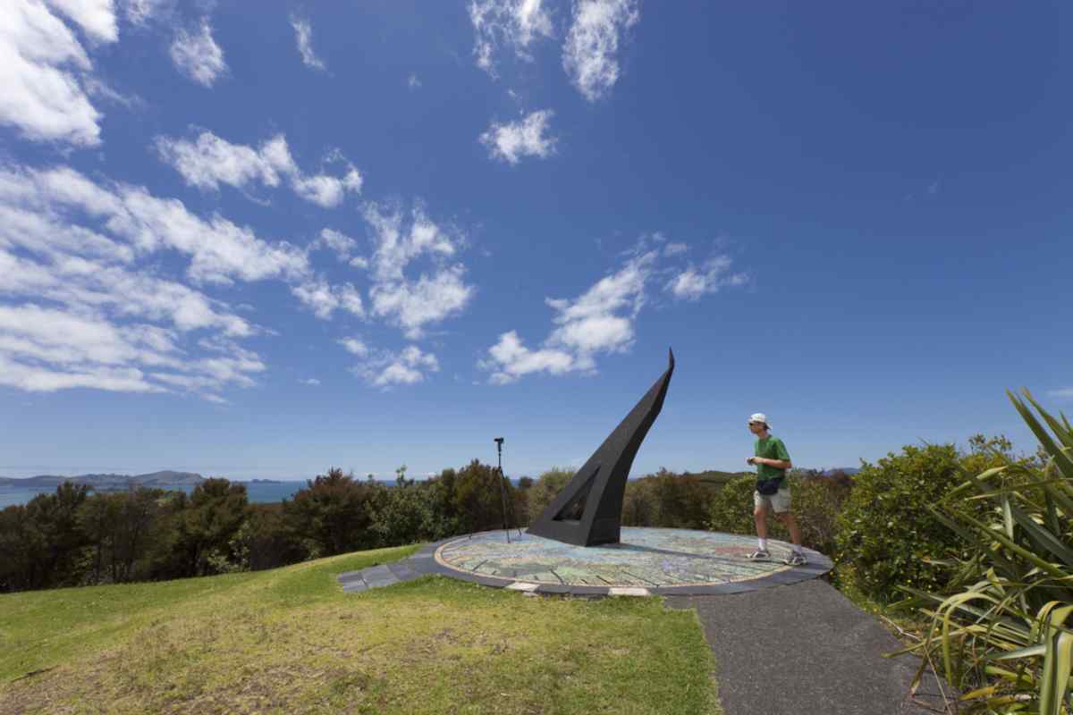 Tourist at the top of Flagstaff Hill