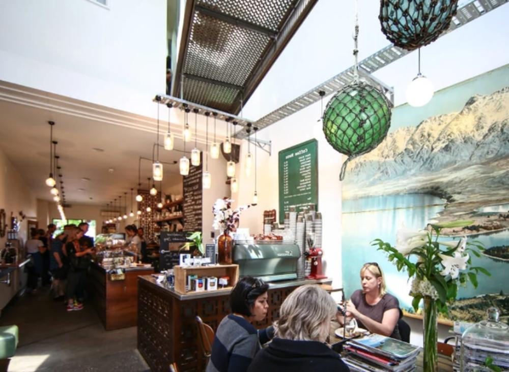 Panoramic views of Wellington at night